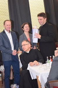 JUBILEUSZ 25-LECIA POWSTANIA KRĘGÓW DOMOWEGO KOŚCIOŁA GAŁĘZI RUCHU ŚWIATŁO-ŻYCIE W REJONIE LIMANOWA JUBILEUSZ 25-LECIA POWSTANIA KRĘGÓW DOMOWEGO KOŚCIOŁA GAŁĘZI RUCHU ŚWIATŁO-ŻYCIE W REJONIE LIMANOWA